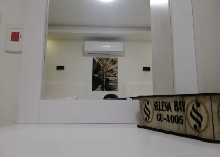 Selena Bay &